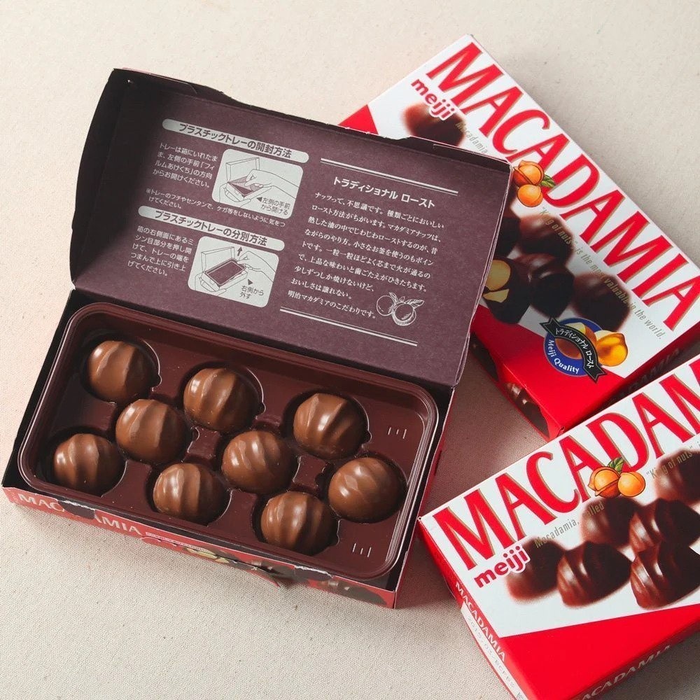 

A Coklat Meiji Macadamia Dan Almond Dari Jepang