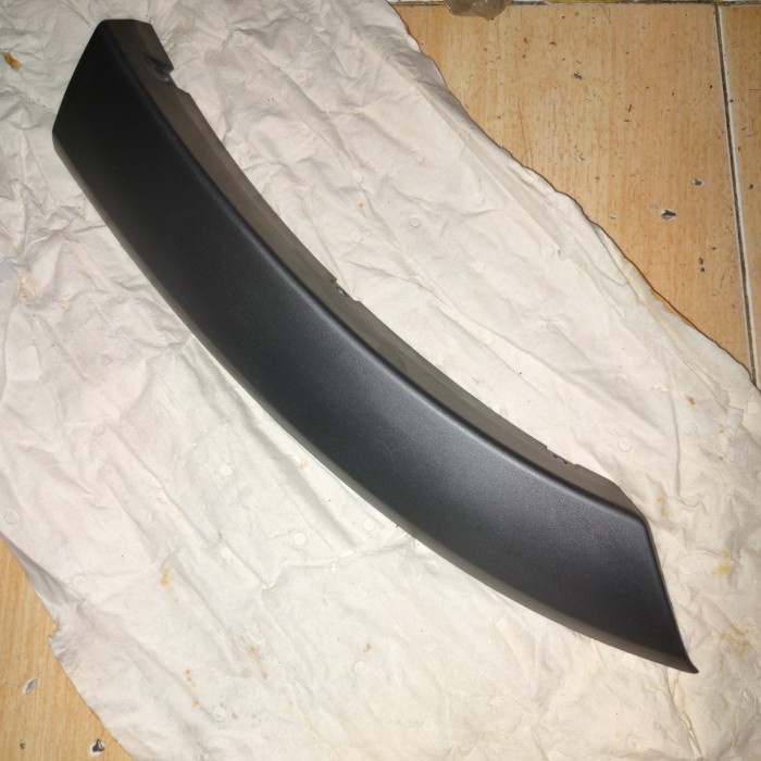 Ford Genuine Parts Spoiler Sparkboard Belakang Kanan Ford Escape