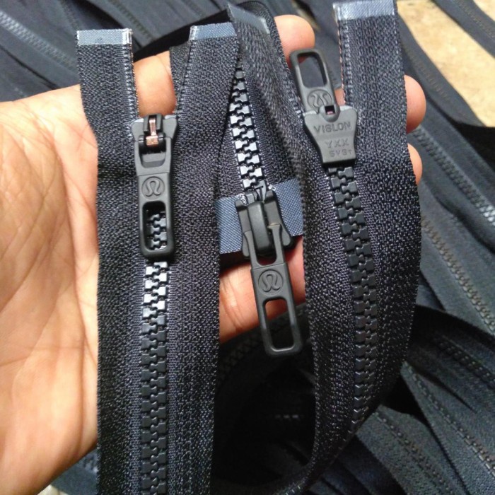 

Resleting Jaket Vislon Original YKK no 5 Hitam 70cm 28 inci Satuan