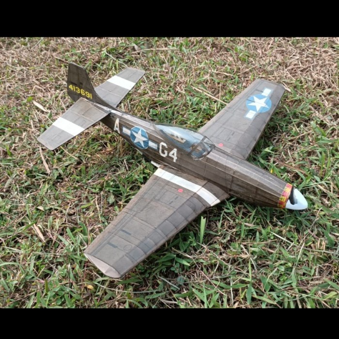 kit pesawat terbang tenaga karet P-51D mustang skala 1:24 (45cm)