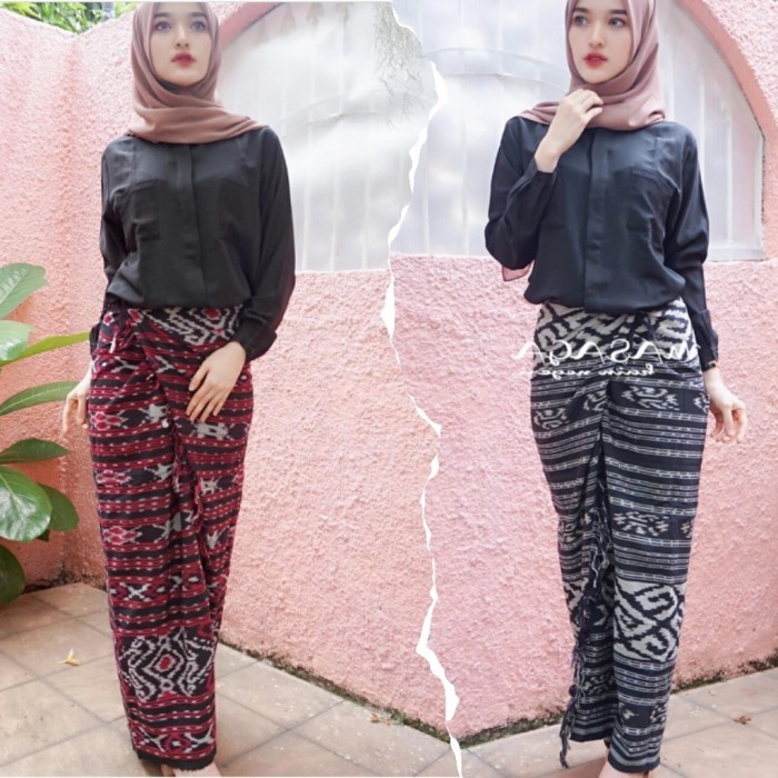 Bawahan kebaya rok lilit tenun ikat wanita motif Toraja Sumba NTT