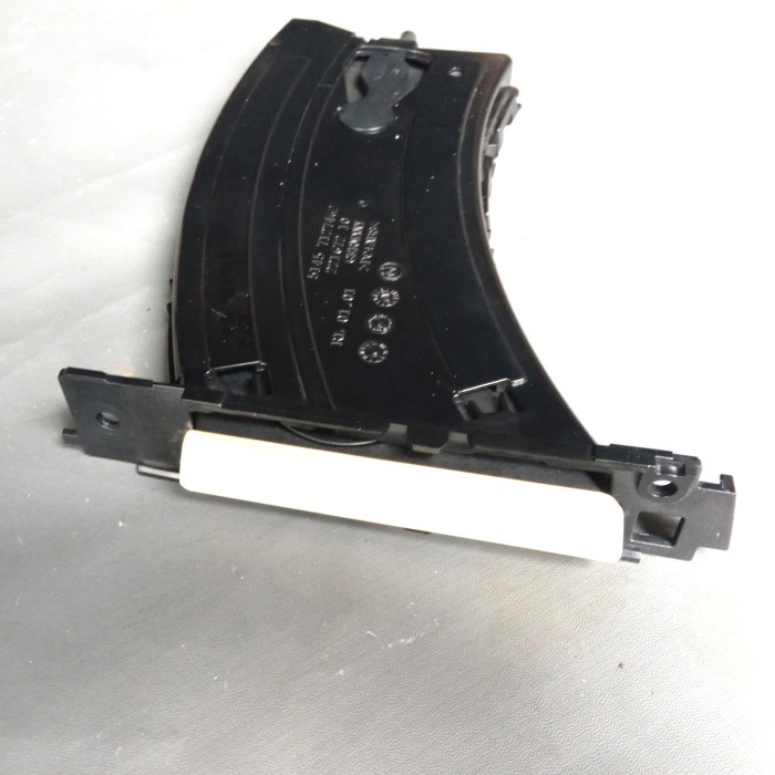 Cup Holder Dashboard Depan Kanan Beige Bmw E90 E90 Lci 7127462 (Bekas)