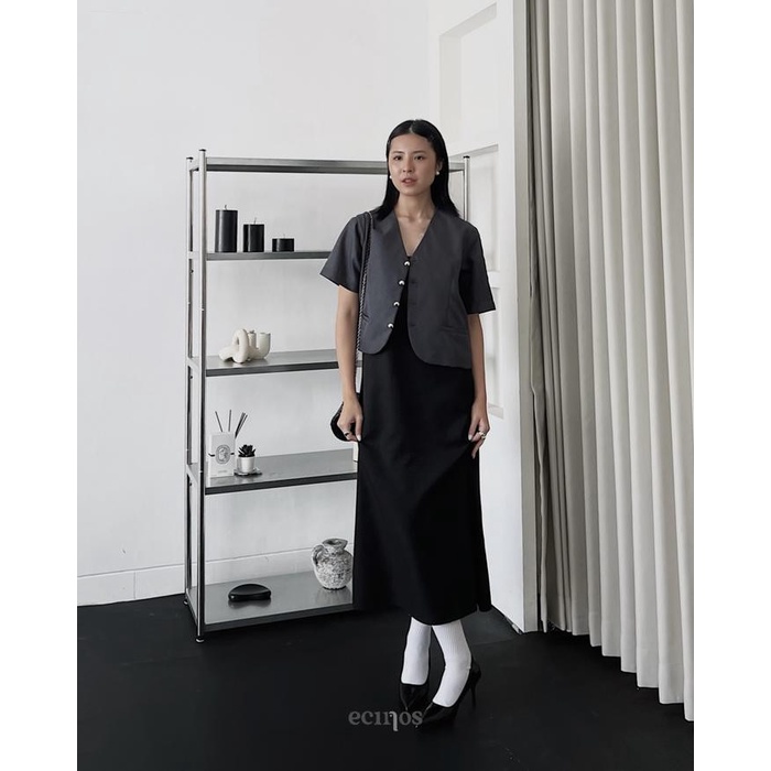 (Expert) ECINOS - Spring Top - Atasan Wanita (Cropped and Relaxed Fit V-Neck Top)