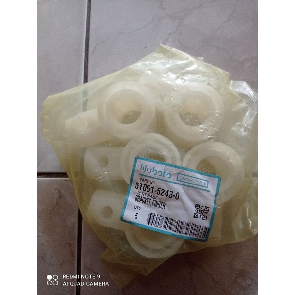 BRACKET, FINGER, COMBINE HARVESTER