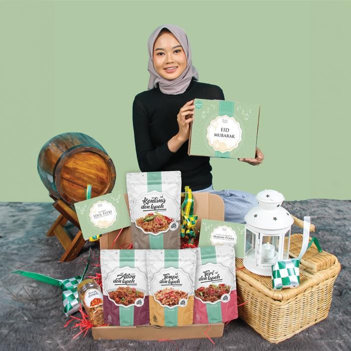 

Kirim,HariYgSama- Hampers/ Parcel Lebaran Hari Raya Istimewa Untuk KerabatDen Lapeh Foo