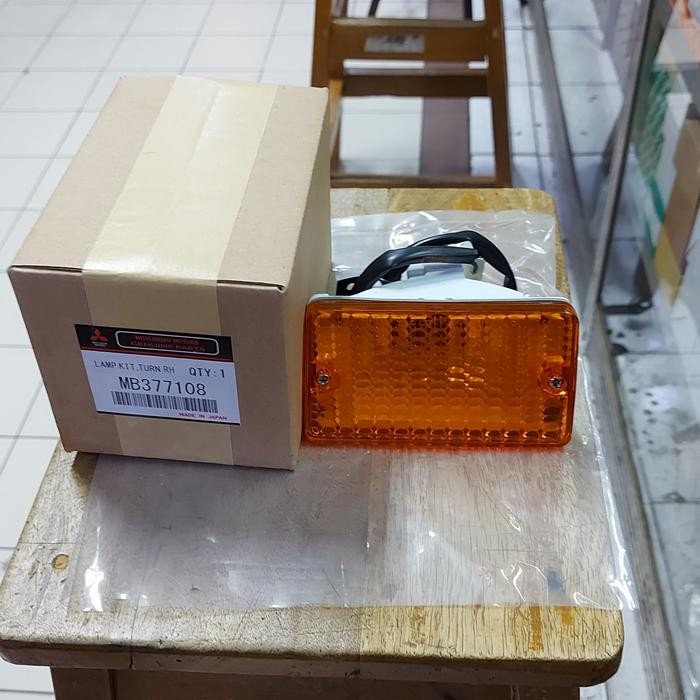 Lampu Sen Bumper L300 Original Mitsubishi