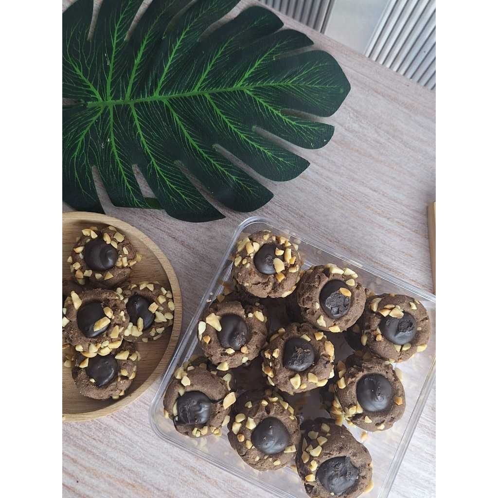 

Dapur Joglo Kue Kering Choco Nut Ball Cookies Premium Hampers Hari Raya Lebaran