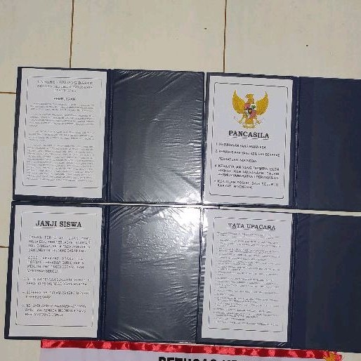 

PAKET 5 MAP UPACARA DAN 10 SELEMPANG PEETU UPACARA/bahan Kulit sintetis