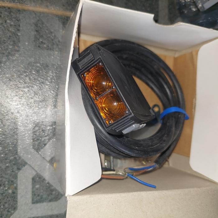 OMRON PHOTOELECTRIC SWITH SENSOR E3JK-DR11