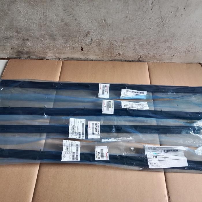 karet kaca pelipit bagian dalam Fortuner 2005 sampai 2015 Original