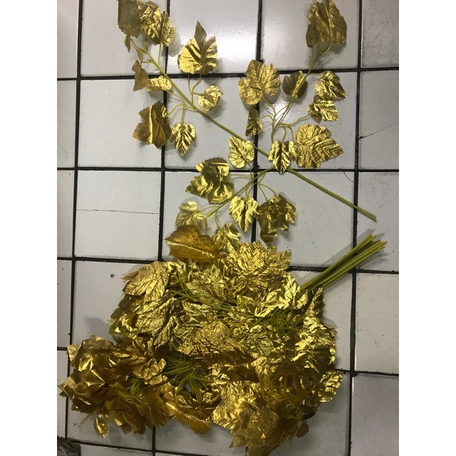 Daun anggur EMAS / Daun anggur plastik / Daun dekorasi / D-06/ 1 lusin