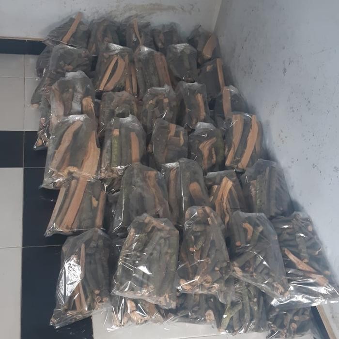 

New Smoke Wood Chip KAYU APEL Asap Super Kering Bersih Kayu Masak Pack 1kg