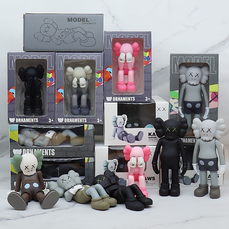 Kaws Boneka Model Gambar Kaws Mobil Action Pajangan