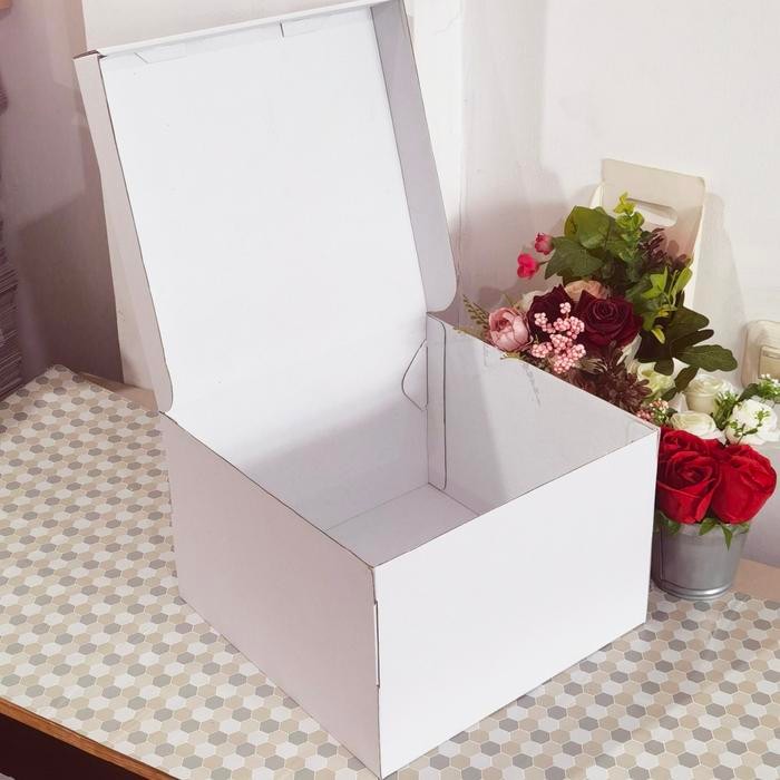 

Pesta- KOTAK KUE TART - CAKE BOX - DUS KADO 30x30x20 - WK