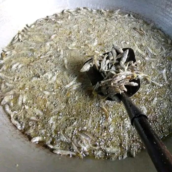 

JTTOP" IKAN BILIH GORENG DANAU SINGKARAK (500 GR)