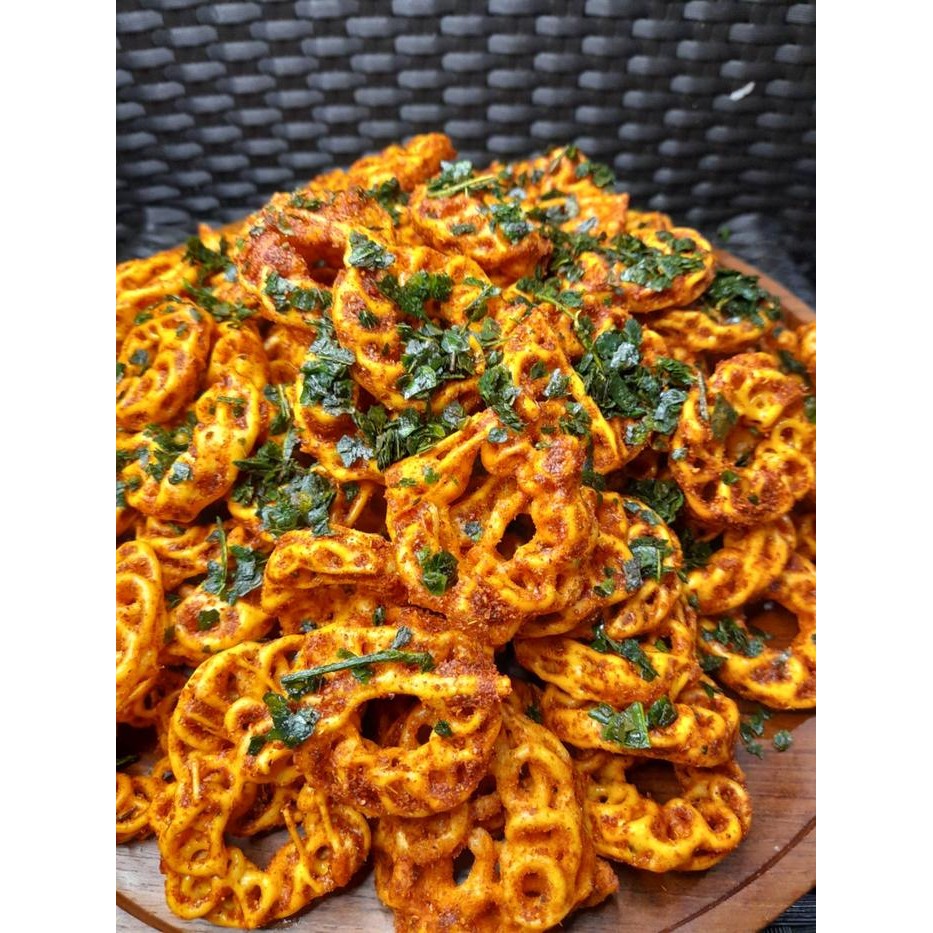 

JTTOP" KRUPUK KRIWIL BANTAT 1 KG / KRUPUK MAWAR / ANEKA KRUPUK GORENG MAKARONI FOOD SNACK PEDAS