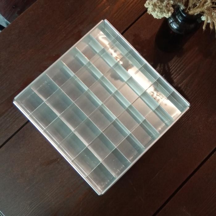 

Loyang Brownies Sekat 30X30X4Cm Lokal