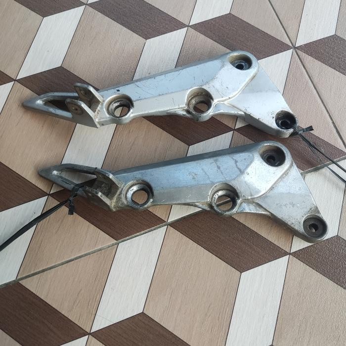 PREMIUM foot step footstep bustep belakang kanan suzuki smash old lama ori