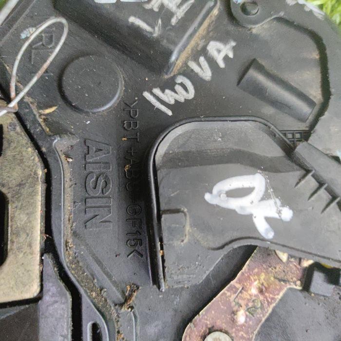 Doorlock Pintu Kiri Belakang Innova Hilux Fortuner Second