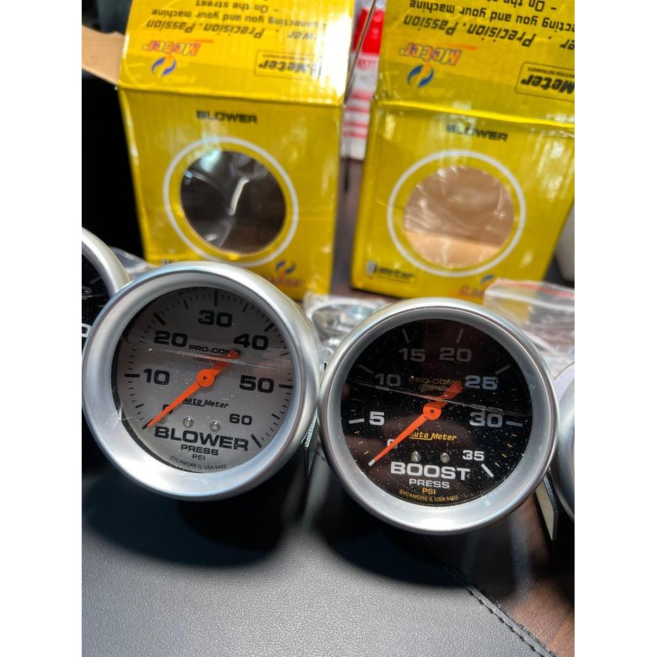 NEW ` AUTOMETER BOOST METER 35 PSI BOOST METER 60 PSI