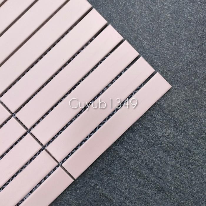 Keramik Dinding Kamar Mandi Tipe Y22F802 Long Stripped Pink Matt