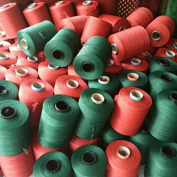 BENANG OBRAS KARPET BCF MERAH DAN HIJAU