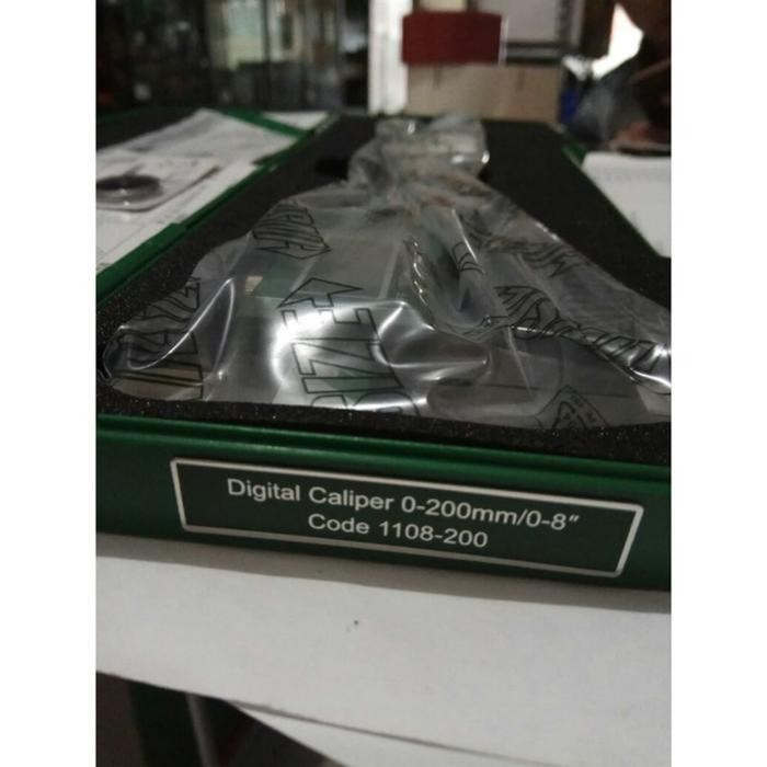 INSIZE 1108-200 SIGMAT DIGITAL CALIPER 8"