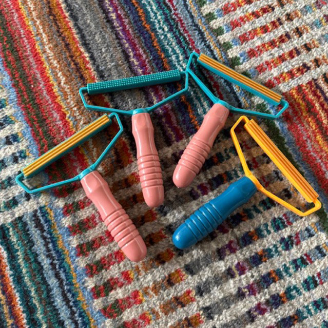 sikat pembersih karpet 2 sisi (pembersih bulu karpet)