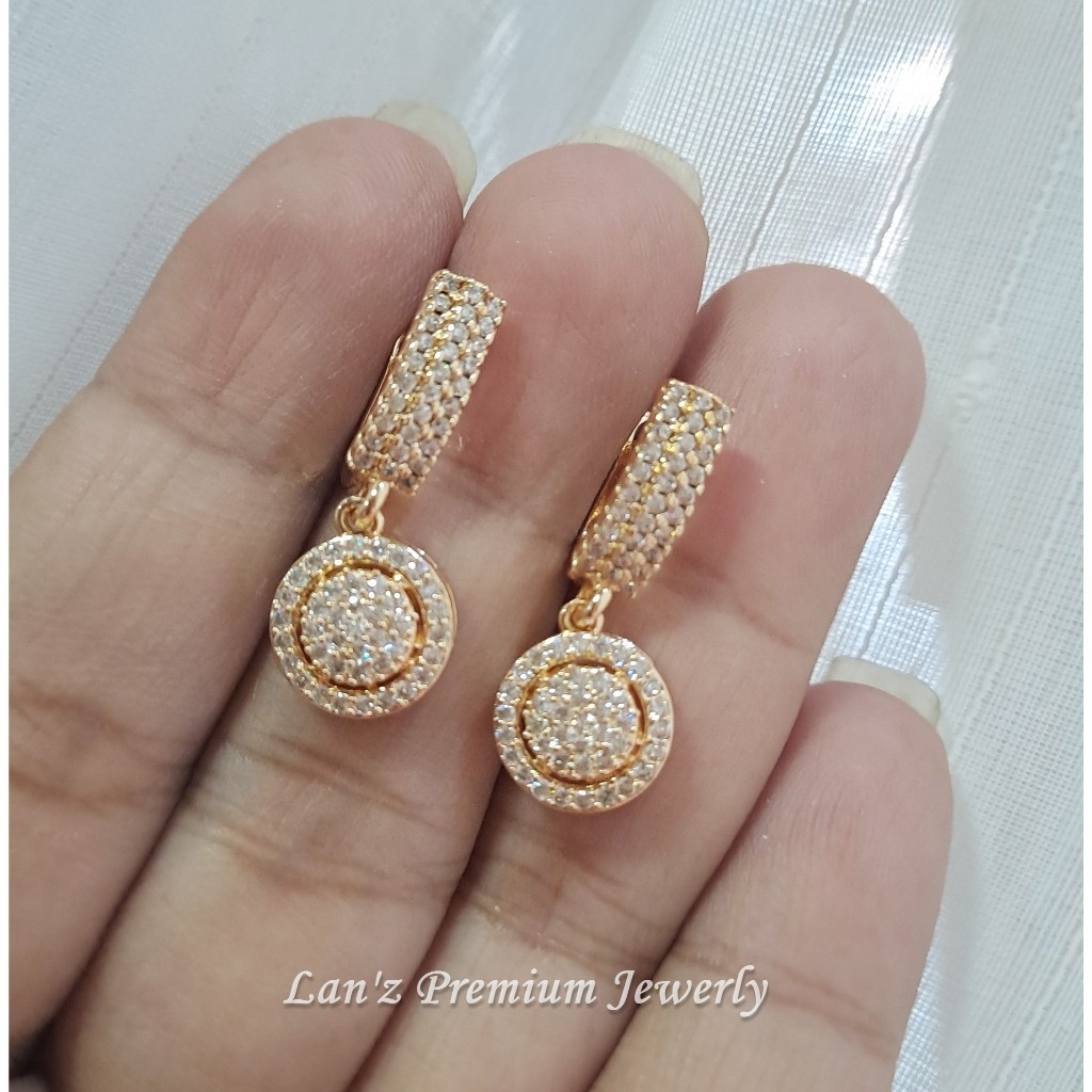 Anting Berlian Medan Bundar Clip Kristal Mewah Titanium Emas 22K