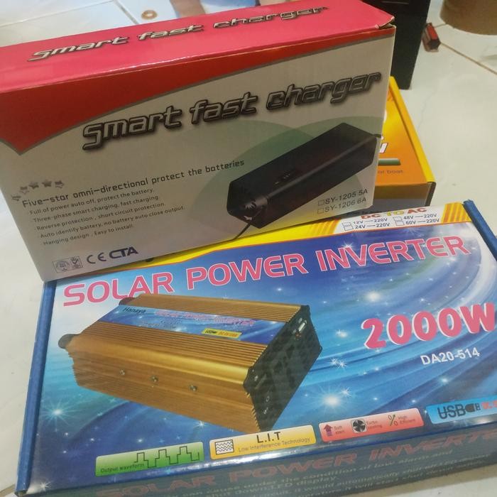 Power inverter 2000 watt plus smart fast charger aki 5 Ampere /1 Paket