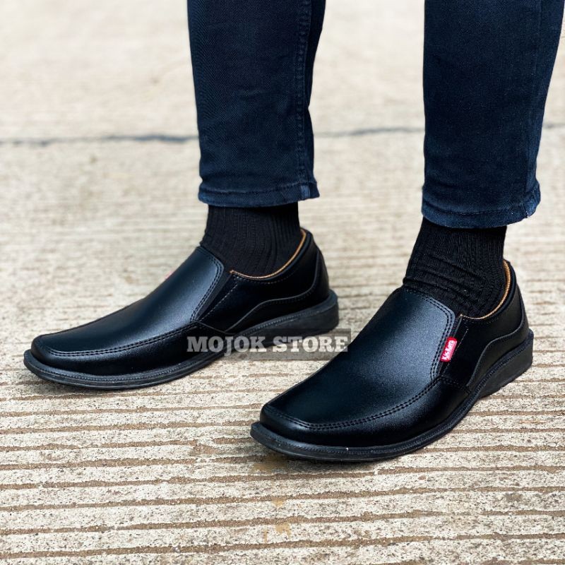 CUCI GUDANG SEPATU PANTOFEL KULIT KICKERS SEPATU KANTOR TERBARU