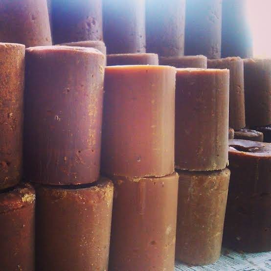 

Gula AREN Gula kaung Asli Cianjur Selatan.Organik asli dari Pohon Aren 1000 Gram grosir n ecer