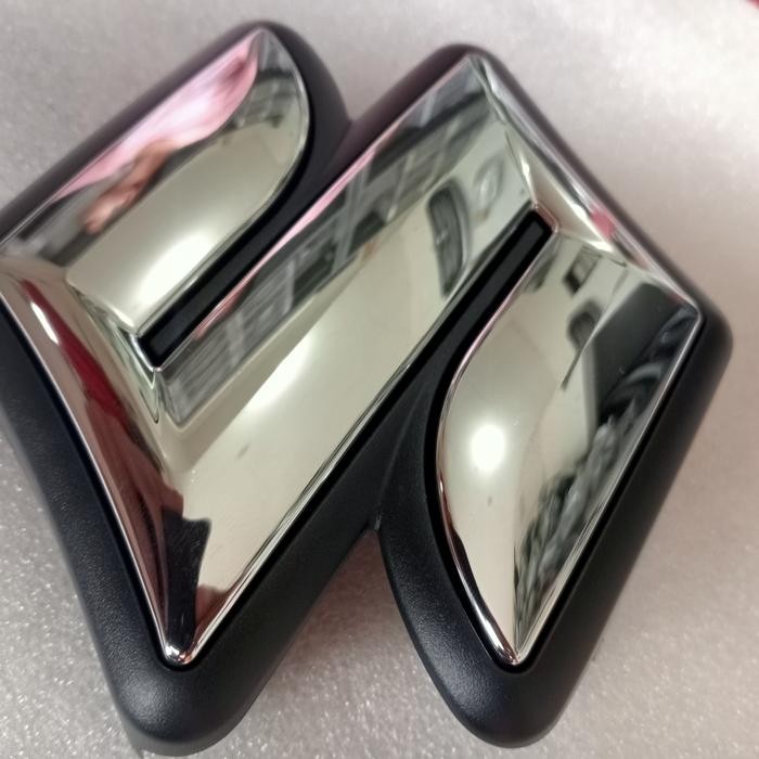 Emblem Logo Depan Suzuki Apv Arena Garansi Original Asli