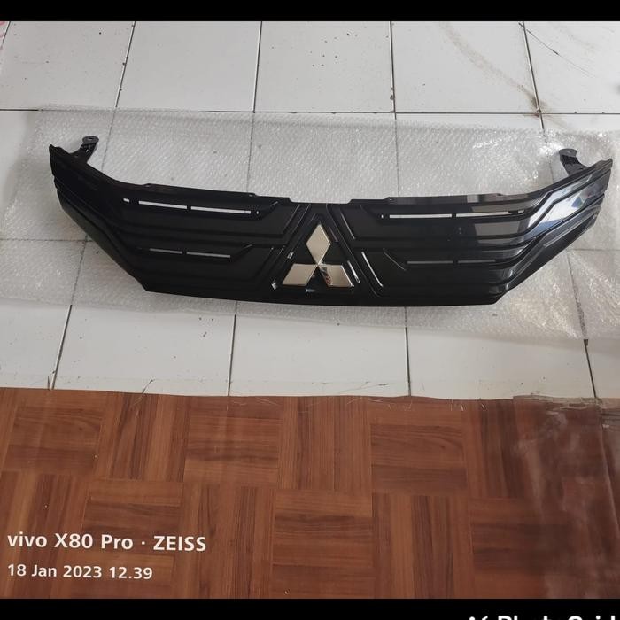 Grill Mitsubishi Xpander Hitam Original