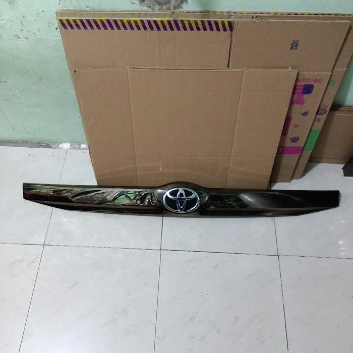 Trunklid Black Chrome Calya Sigra Facelift Original