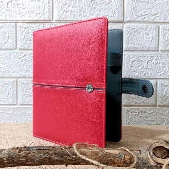 

BINDER EKSLUSIF A5 RING 20 B5 RING 26 COVER BINDER BUKU KULIAH BAHAN KULIT SINTETIS KODE 1307