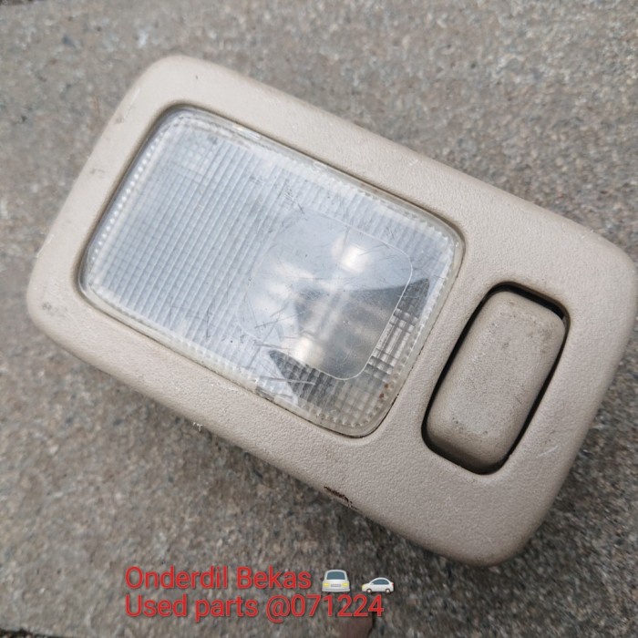 lampu tengah interior nissan serena c24