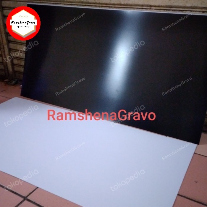 

gravoply hitam/hasil teks putih/bahan name tag/60x120cm tebal 1.5mm Kode 527