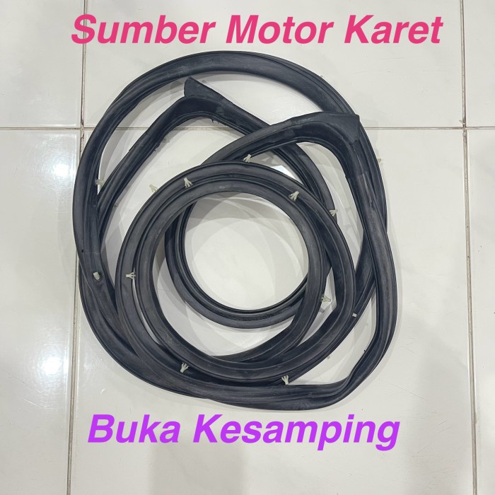 

Karet Pintu Belakang Mitsubishi Kuda Th 1999-2001
