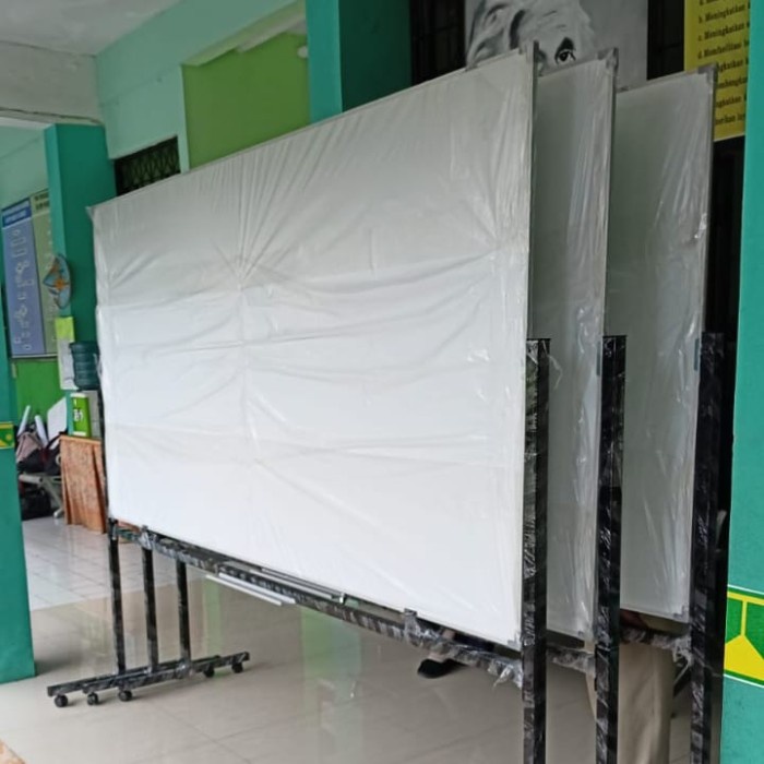 

Whiteboard DAIKI magnetic Single face stand UK 120x240 cm