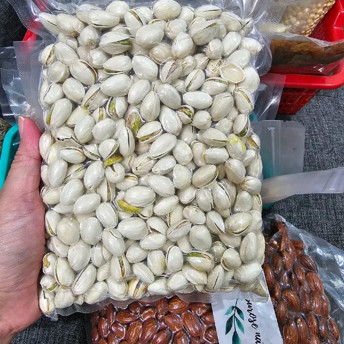 

terbaru !!! kacang pistachio cangkang panggang 500gr kering camilan snack ready