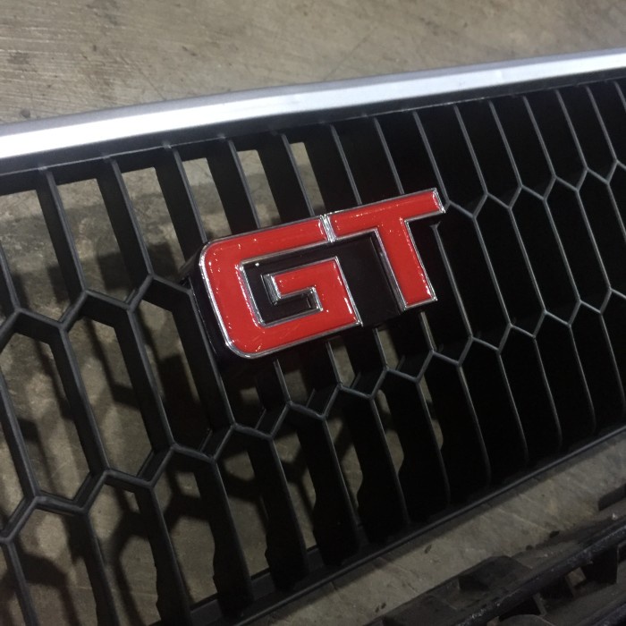 BISA GOSEND EMBLEM GRILL GT TOYOTA COROLLA DX KE70 TAHUN 1980 NOS