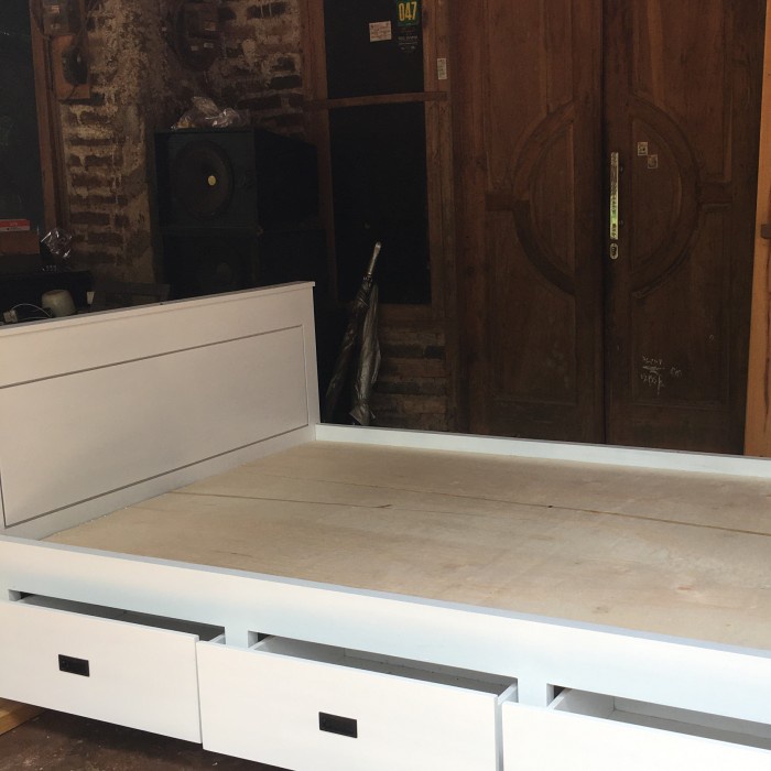 PREMIUM Divan kayu dipan kayu tempat tidur ukuran 120x200