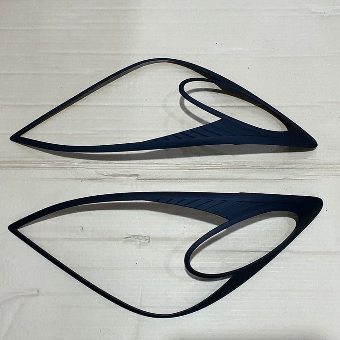 Garnish Lampu Depan Hitam Doff Mobil New Avanza Xenia 2008-2011