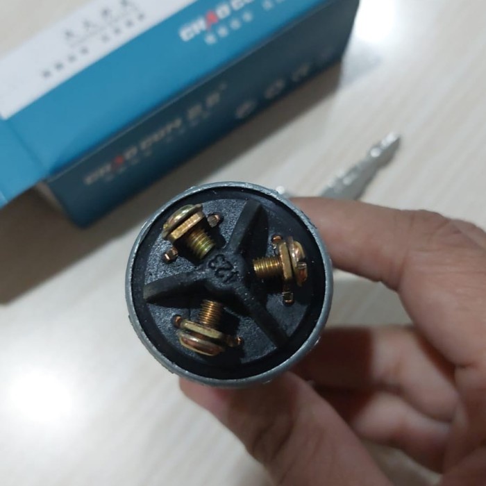 Menarik Kunci Kontak Genset Starke