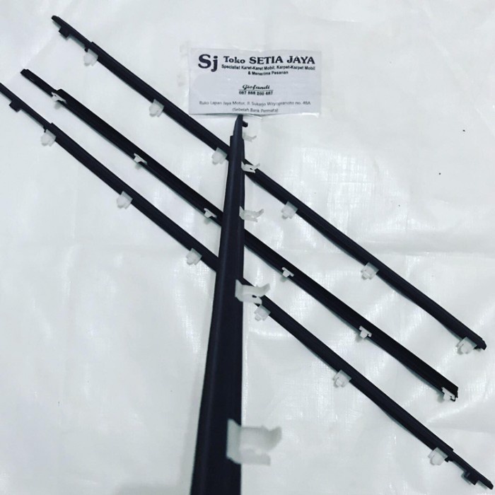 Pelipit kaca avanza xenia old