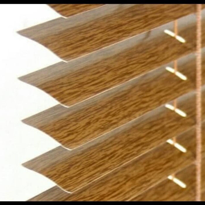 Horizontal Blind Wood Motif Warna Kayu L. 100x T. 110