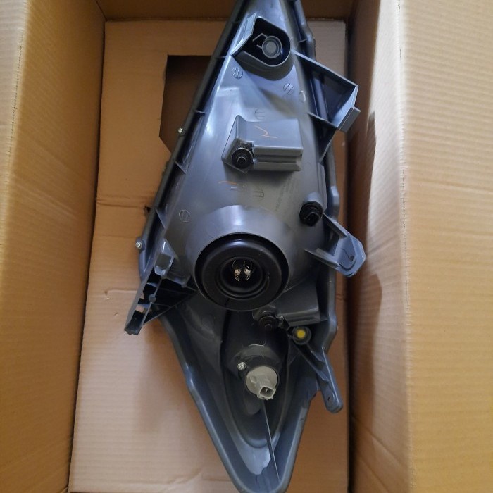HEADLAMP / LAMPU DEPAN AVANZA XENIA 2006 2007 2008 2009 2010 2011 ORI