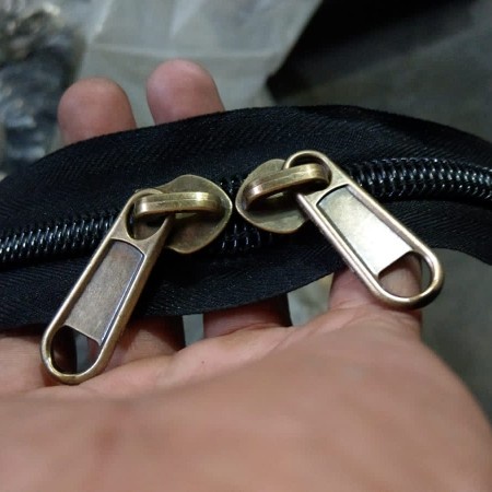 

Paket resleting no.10 daun resleting 2 meter + kepala besar 4 pcs