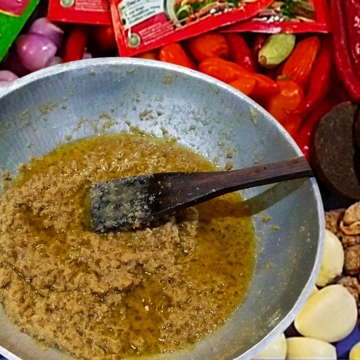

TERUJI Bumbu nasi goreng/bumbu mie goreng/bumbu kwitiaw goreng harga/700g
